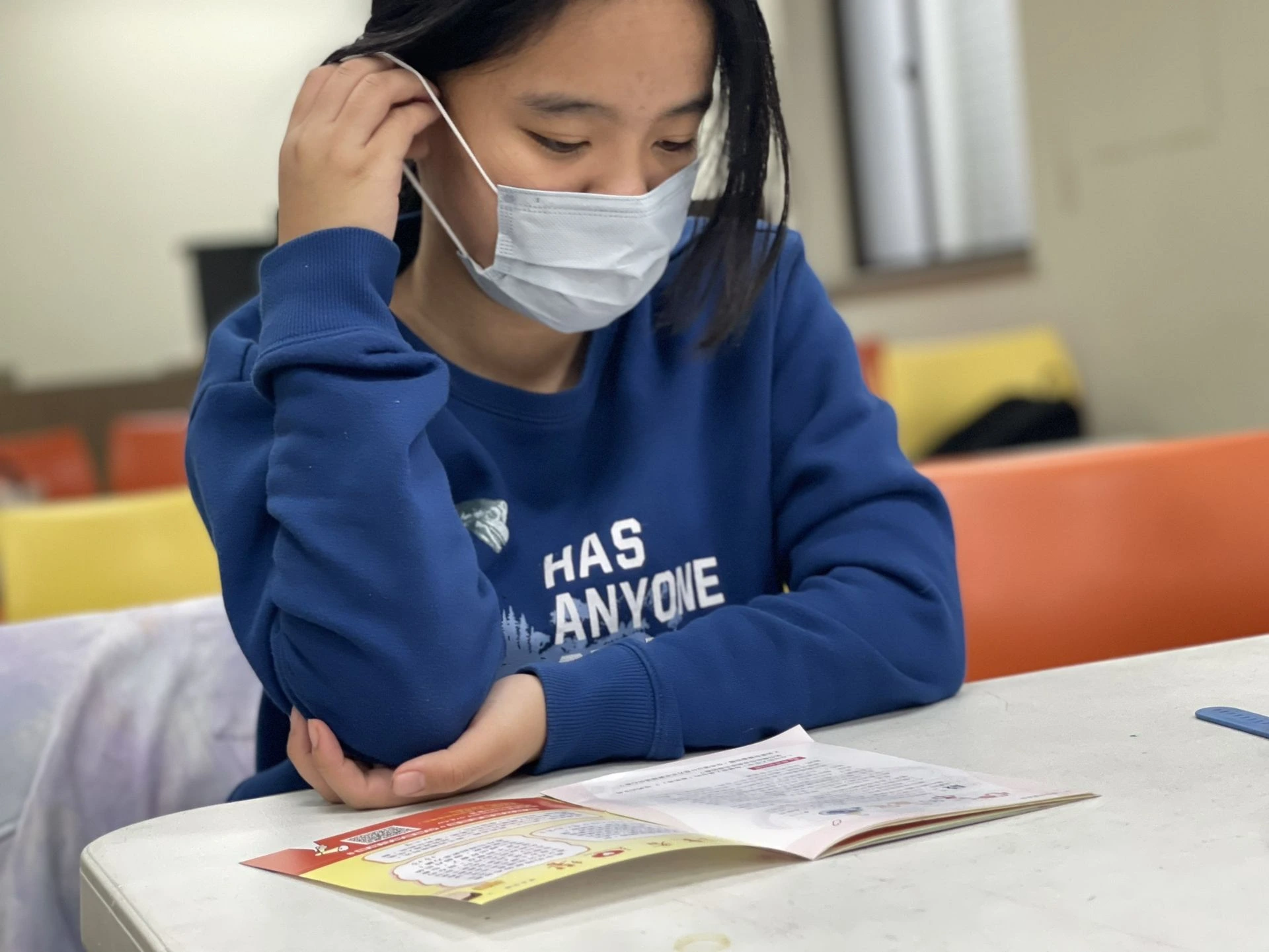 學生閱讀蒲公英希望月刊